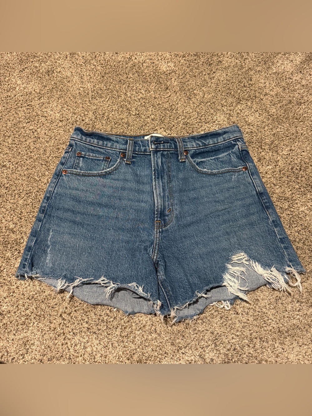 A&F 4” Mom Short High Rise